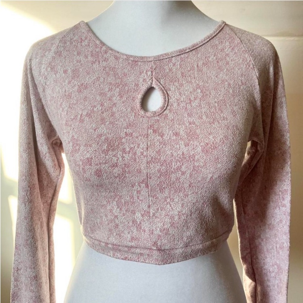 Gymshark Pink Fleur Textured Long Sleeve Crop Top w/ Front Keyhole size Small - Picture 4 of 6